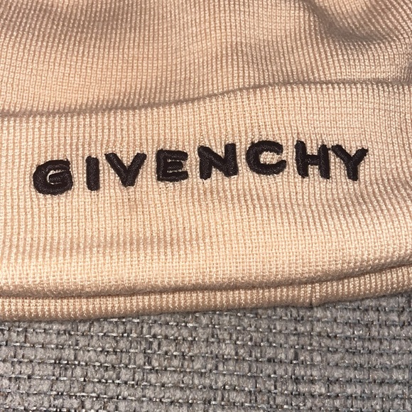 Givenchy - Picture 2 of 4